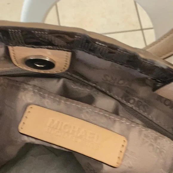 Michael Kors Bag - Picture 7 of 9